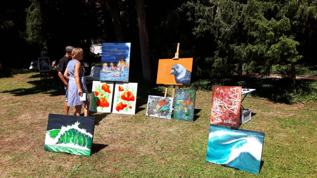 Ausstellung im Schlosspark Riet