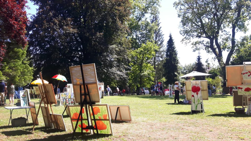 Ausstellung im Schlosspark Riet